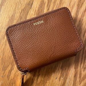 Fossil leather zip card case, brown. Dimensions in photos.